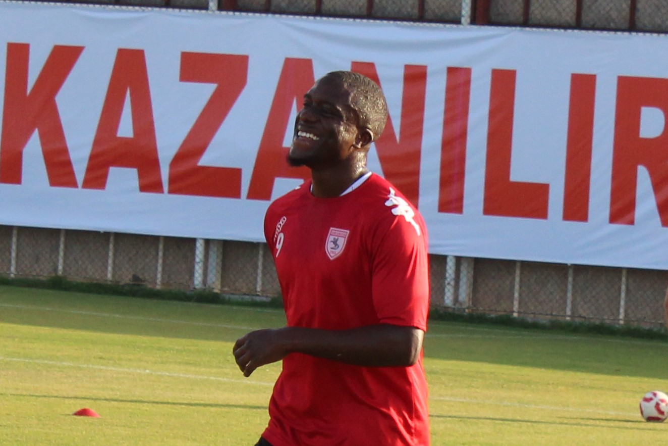 YABANCI FUTBOLCU GÖRÜŞME ODASINA