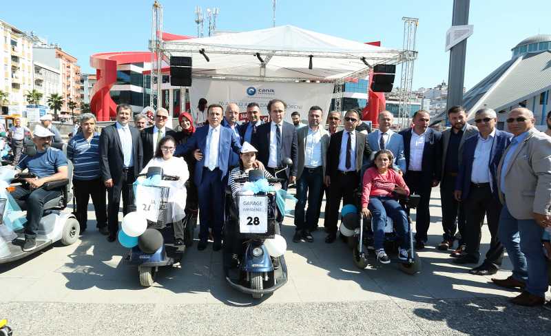 Akülü araçlar sahipleriyle buluştu