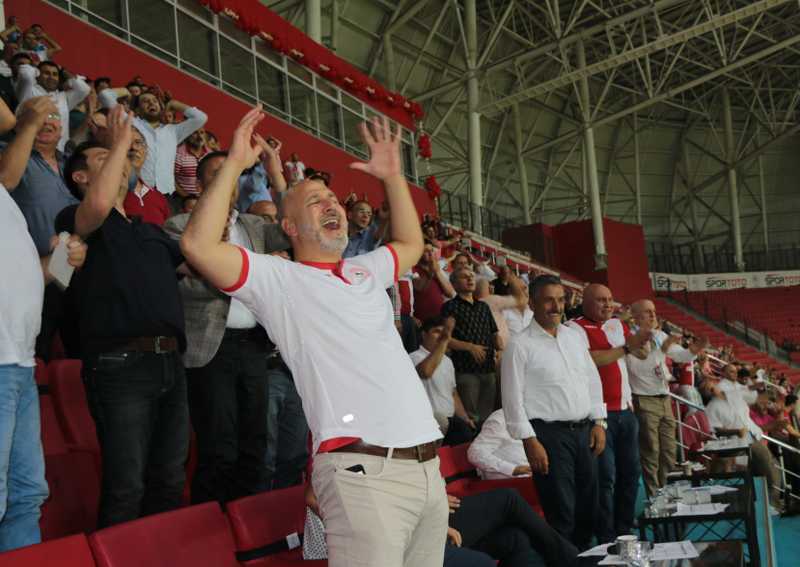 BAŞKAN KARADUMAN’DAN GALİBİYET SEVİNCİ
