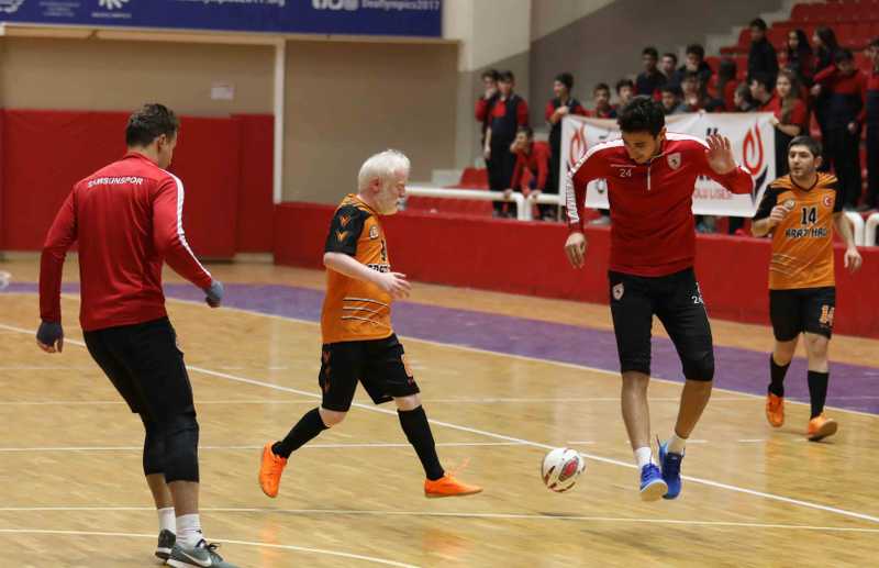 Samsunspor, görme engelliler ile empati maçı yaptı