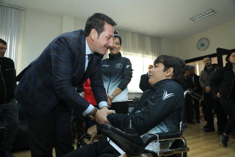 ENGEL TANIMAYAN BİRKAN BAŞKAN TOK’U DUYGULANDIRDI