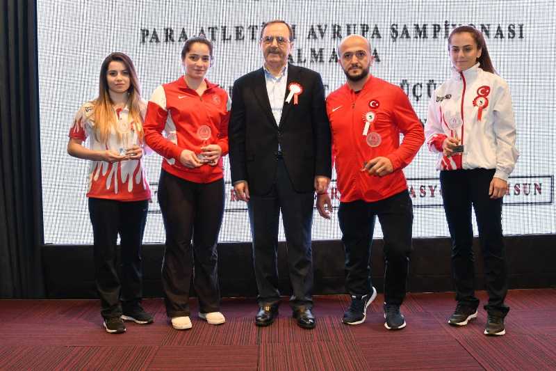 Başkan Şahin sporun yıldızlarını ödüllendirdi