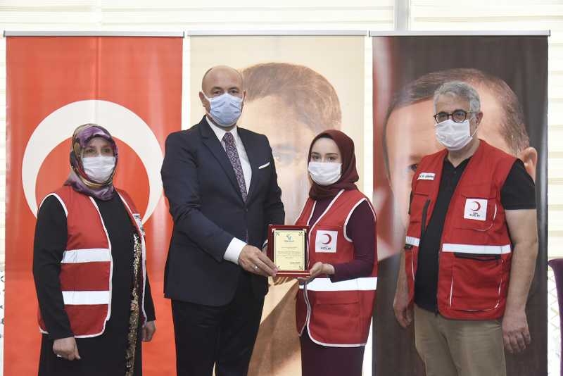 BAŞKAN TOGAR KIZILAY GÖNÜLLÜLERİYLE BİR ARAYA GELDİ
