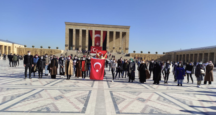 BAŞKAN DEMİRTAŞ; BAŞARILI ÖĞRENCİLERİ MİNİ GEZİYLE ÖDÜLLENDİRDİ