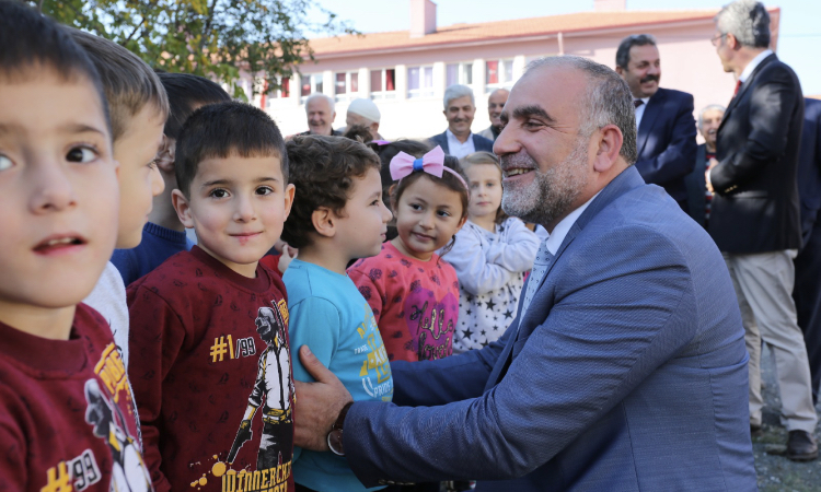 CANİK’TEN ÇOCUKLAR VE GENÇLERE HEDİYELER