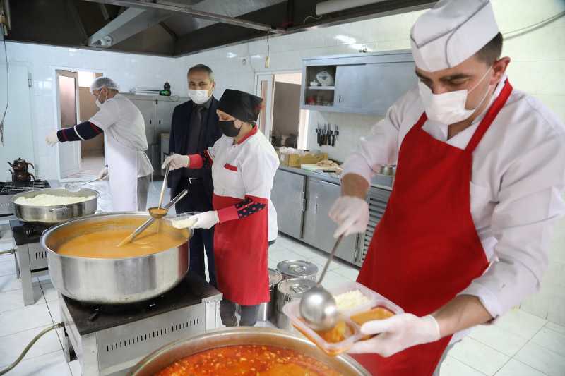 İlkadım’dan sıcak yemek desteği