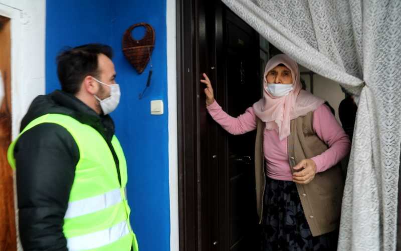 88 yaşındaki Cemile teyzenin duası vefa ekibini duygulandırdı