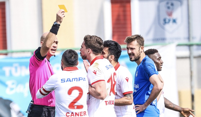 Hakemlerden Samsunspor Futbolcularına Ağır Kararlar