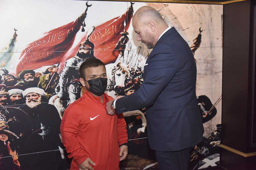 BAŞKAN TOGAR BAŞARILI SPORCULARI ÖDÜLLENDİRDİ