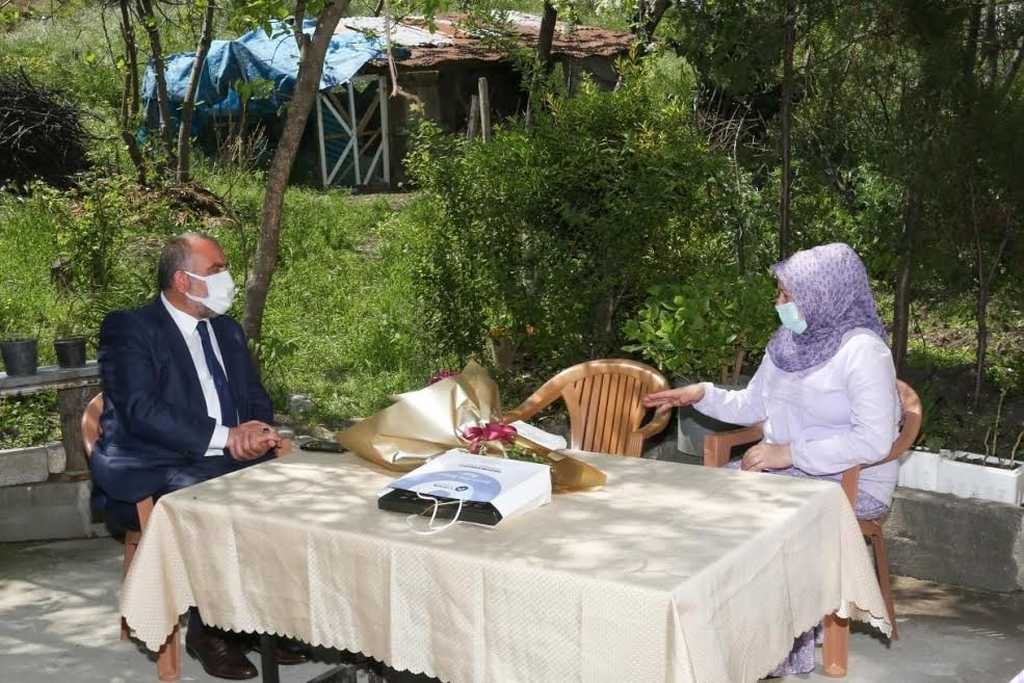 İdlib Şehidi Annesine Başkan Sandıkçı’dan Anlamlı Ziyaret