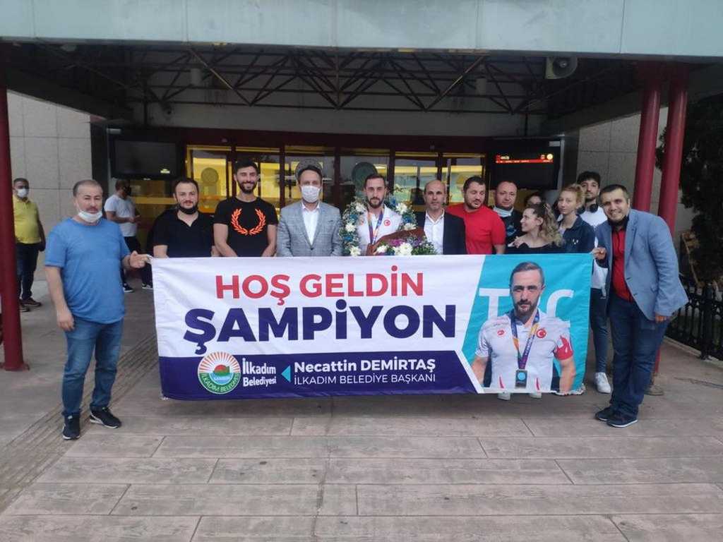 Şampiyon Altuğ Demir’e coşkulu karşılama