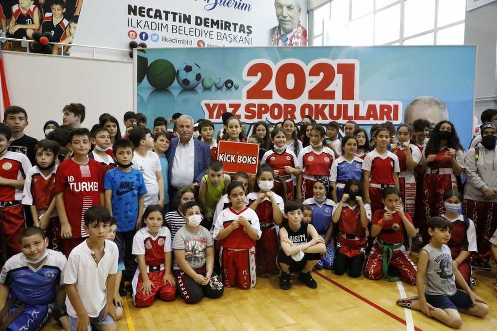 İlkadım’da yaz spor okulları coşkulu törenle kapılarını açtı