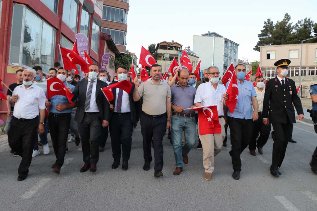 KAVAK TEK YÜREK OLDU