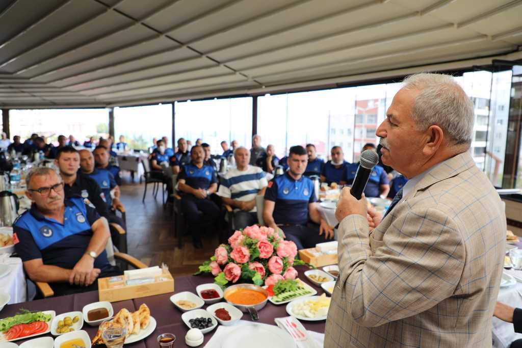 BAŞKAN DEMİRTAŞ, SİZLER BİZİM DIŞA YANSIYAN AYNAMIZSINIZ