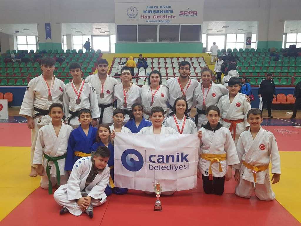 CANİKLİ JUDOCULAR RAKİP TANIMIYOR