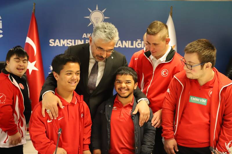 BAŞKAN AKSU SPORCU, ANTRENÖR ve YÖNETİCİLERLE BULUŞTU