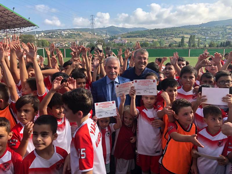 İLKADIM’LI MİNİKLER SPOR YAPARAK HAREKETE GEÇİYOR