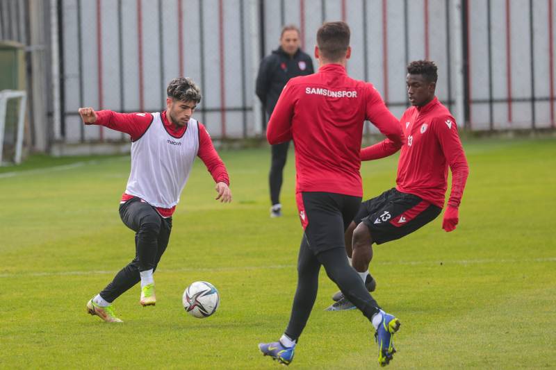 Samsunspor İstanbulspor’a bileniyor