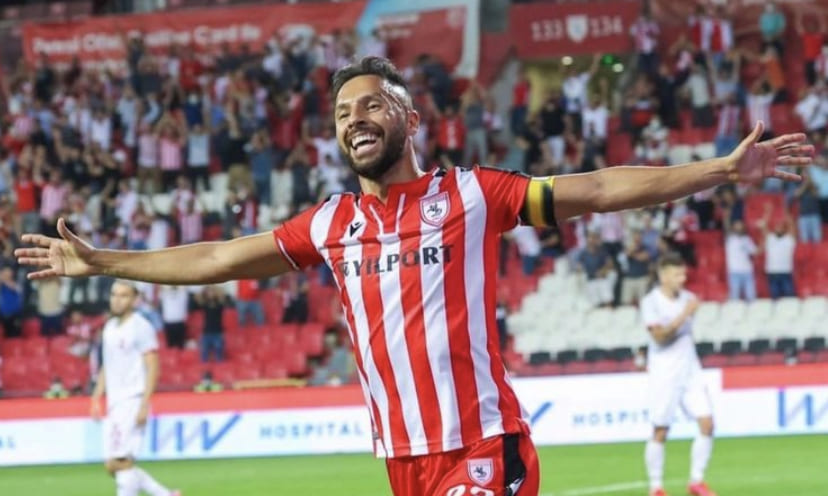 Yasin Öztekin’den 1 Yıllık İmza