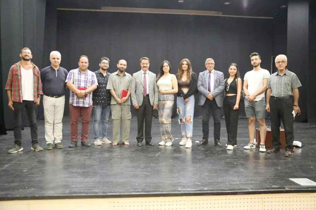 ‘ÇIPLAK AYAK’ SANATSEVERLERLE BULUŞTU