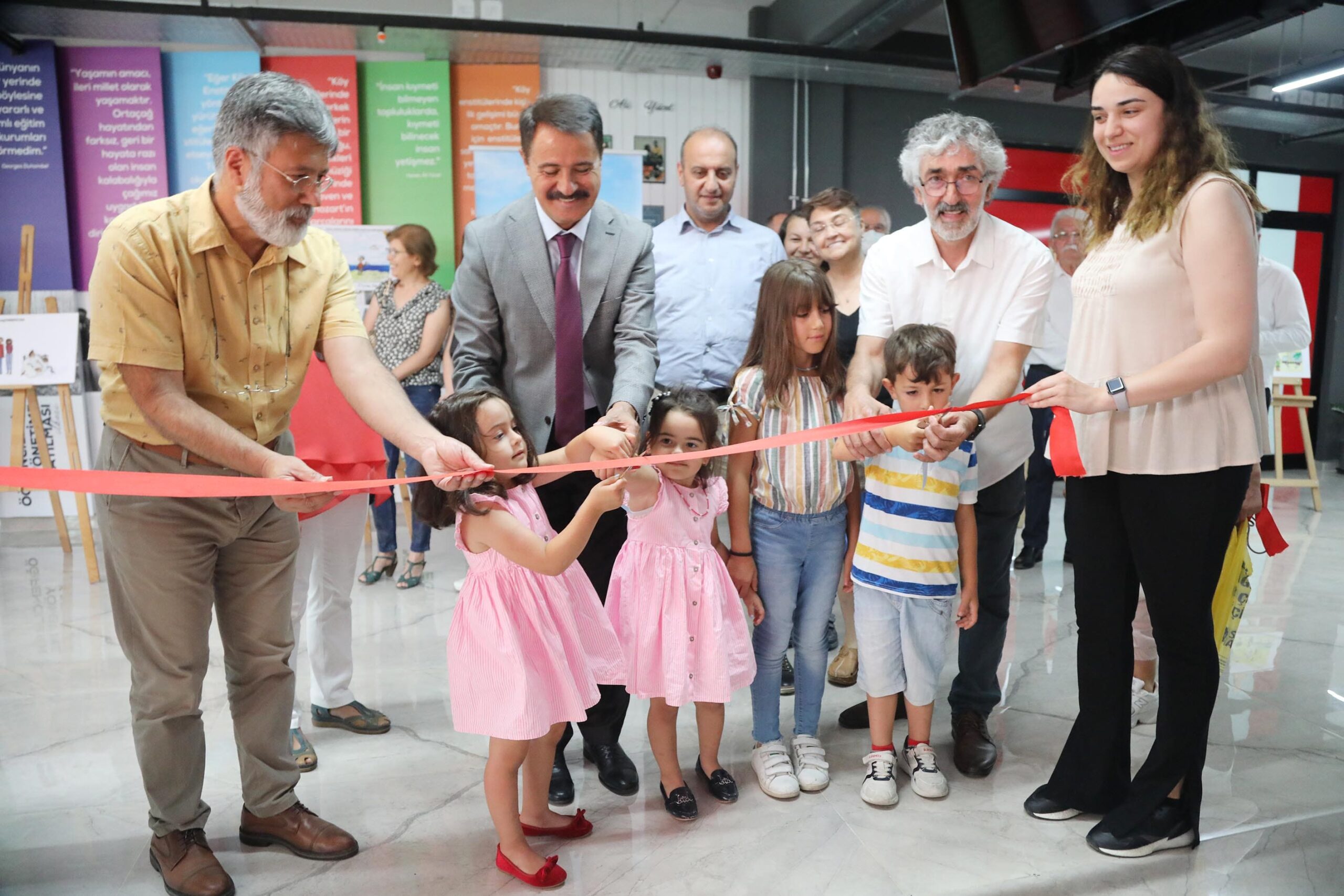 ÇOCUKLARIN GÖZÜNDEN ‘GÖÇ’ SERGİSİ