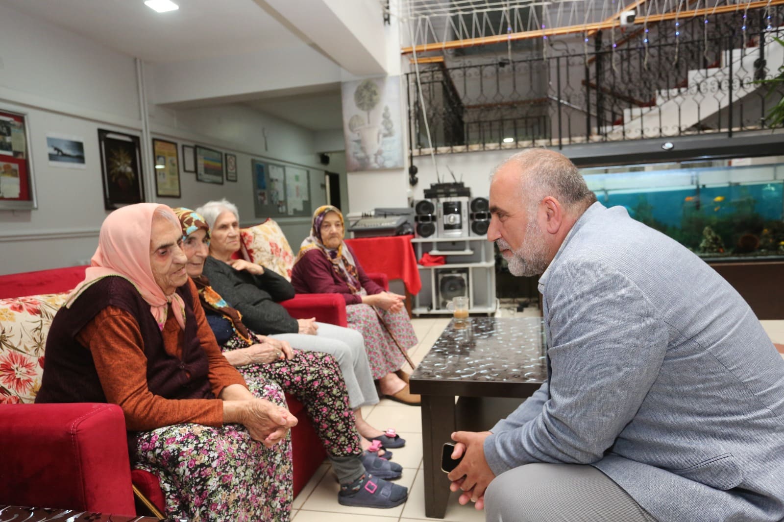 SANDIKÇI’DAN HUZUREVİ ZİYARETİ