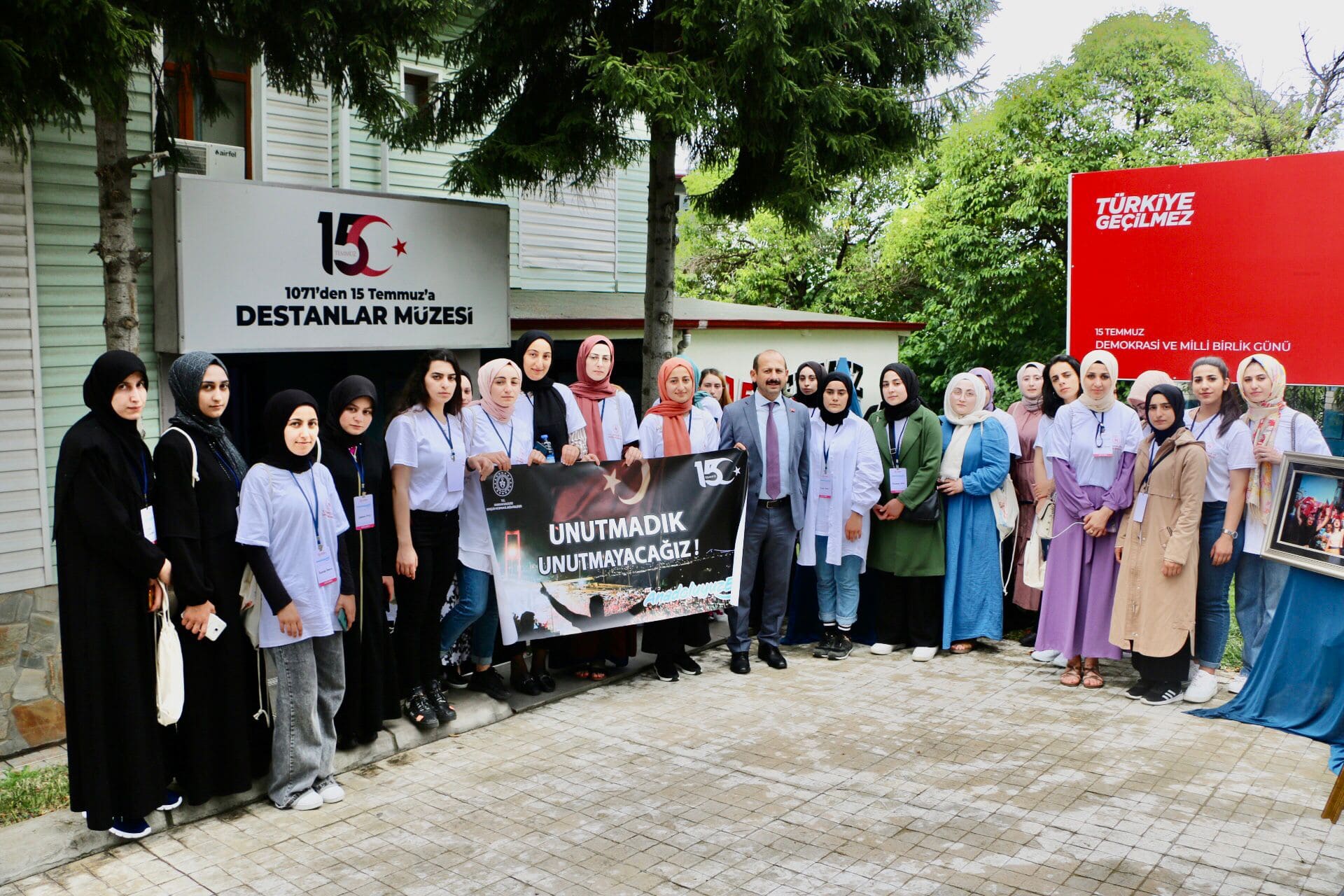 GENÇLERDEN CANİK ZİYARETİ