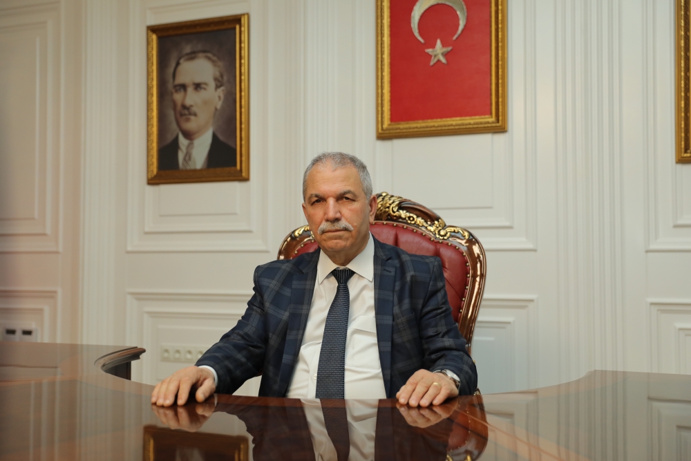 BİR KEZ DAHA NEFRETLE KINADI