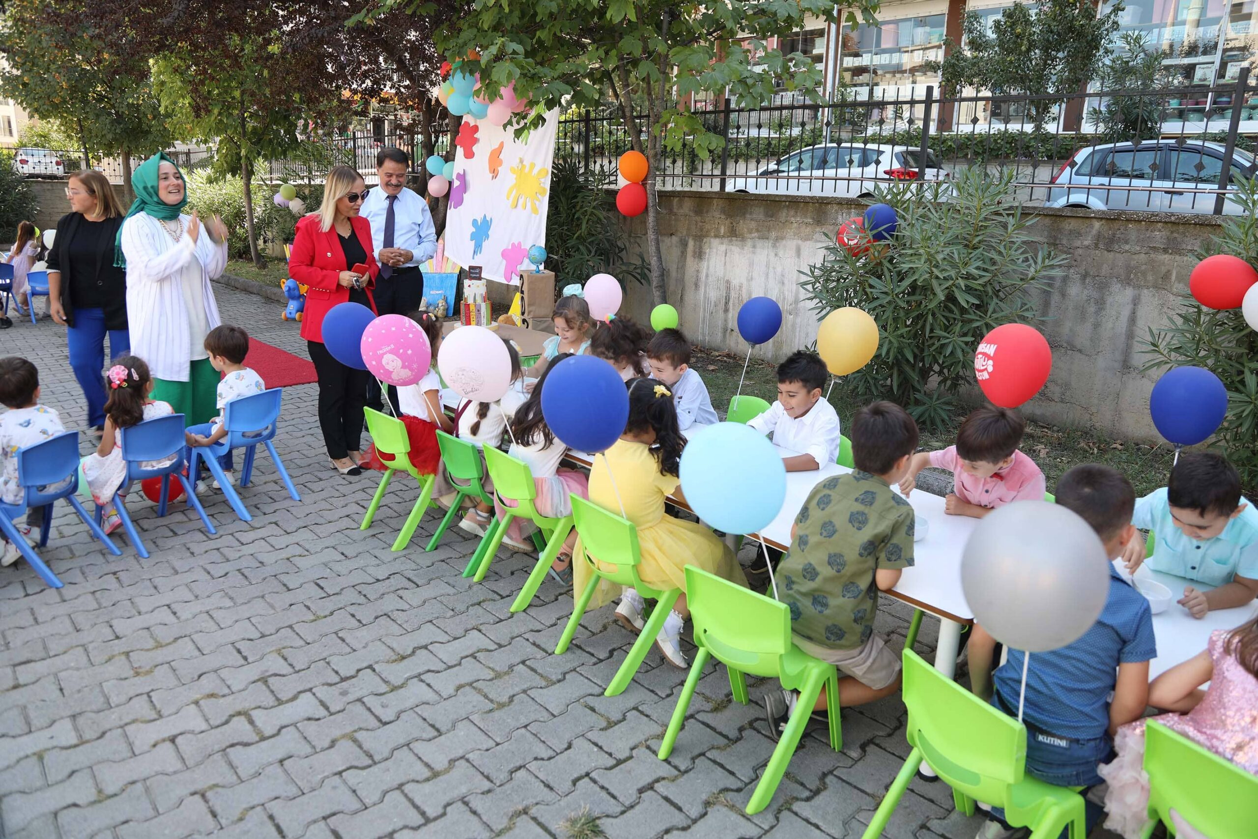 MİNİKLERİN HEYECANINA ORTAK OLDU
