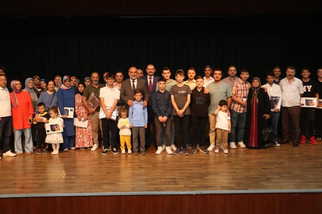 ÖĞRENCİLER ÖDÜLLERİNE KAVUŞTU