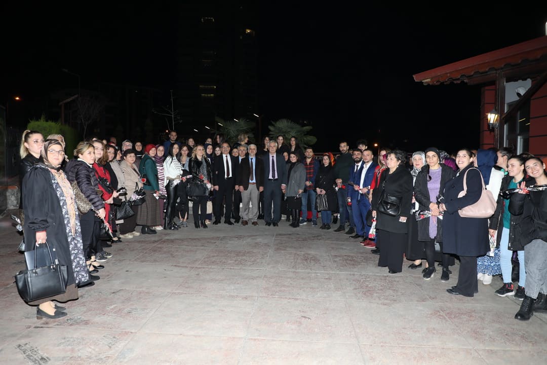 İLKADIM’DA ÖĞRETMENLERE KUTLAMA YEMEĞİ