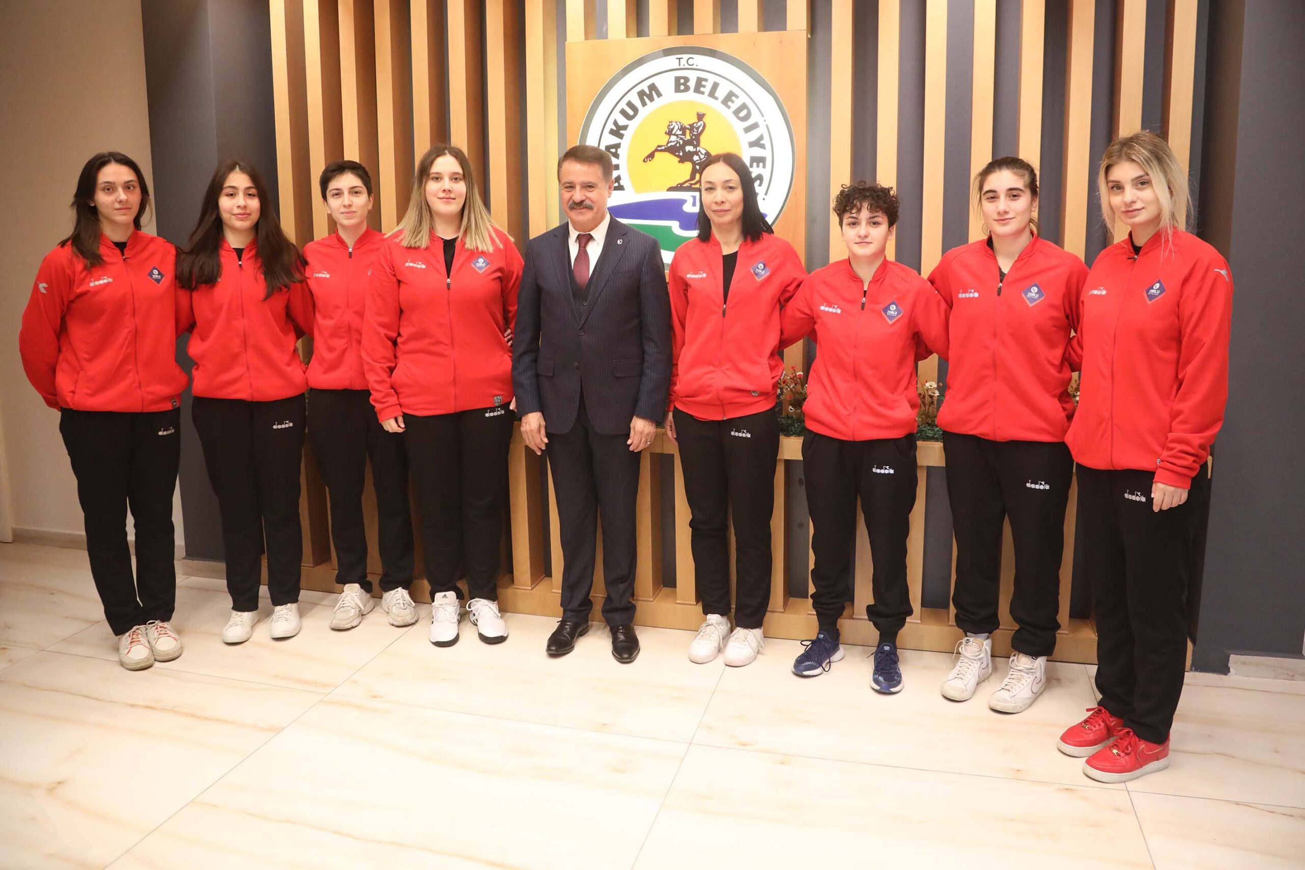 KADIN BASKETBOL TAKIMI DESTEK BEKLİYOR