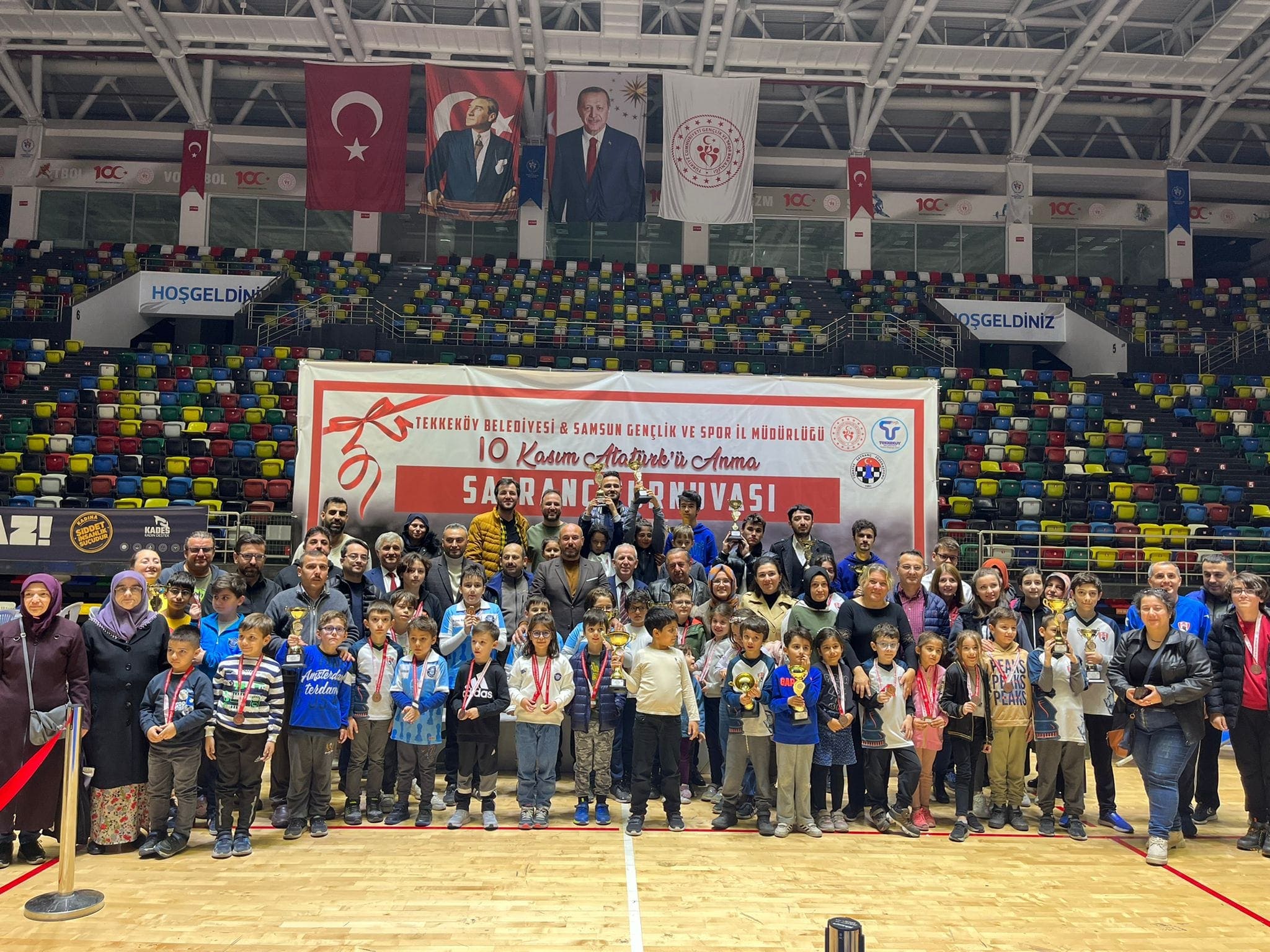 SATRANÇ USTALARI ÖDÜLLENDİRİLDİ