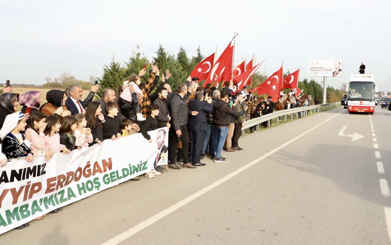 ÇARŞAMBALILARDAN COŞKULU KARŞILAMA