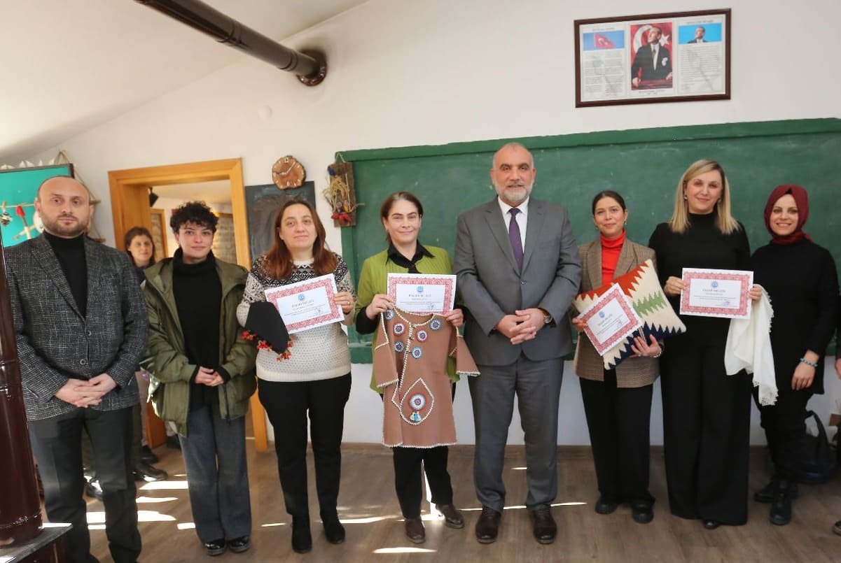 HANIM KONAKLARI TAKDİR TOPLUYOR