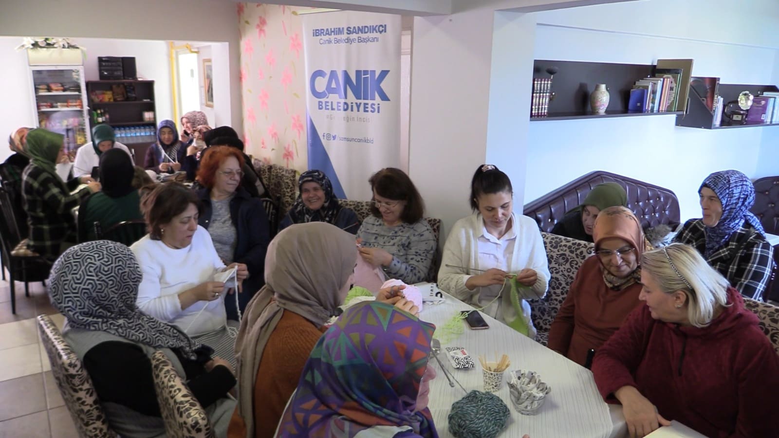 ÖĞRENCİLER İÇİN ATKI VE BERE ÖRDÜ
