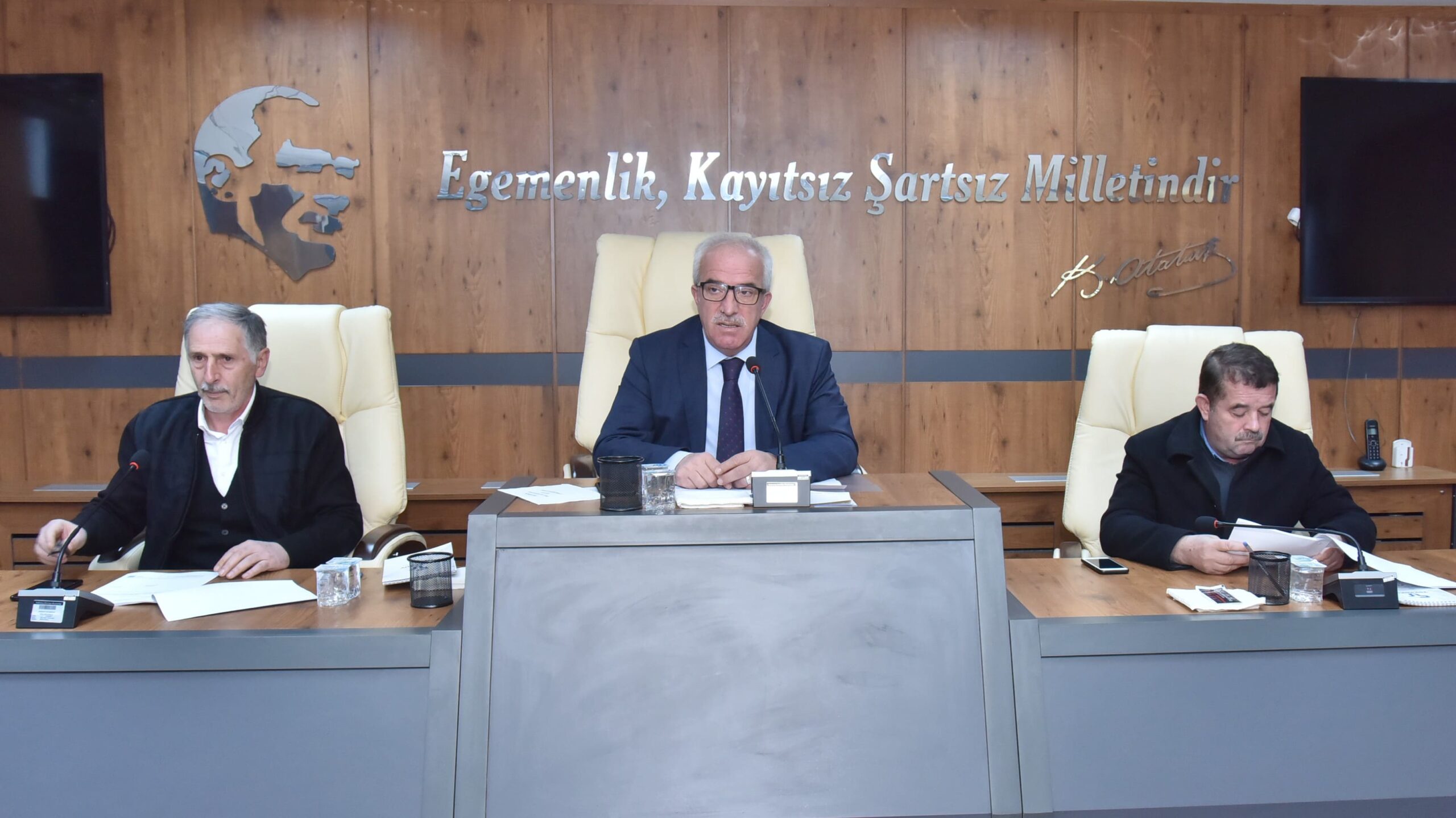 “YÜREĞİMİZ DEPREM BÖLGESİNDE ATIYOR”
