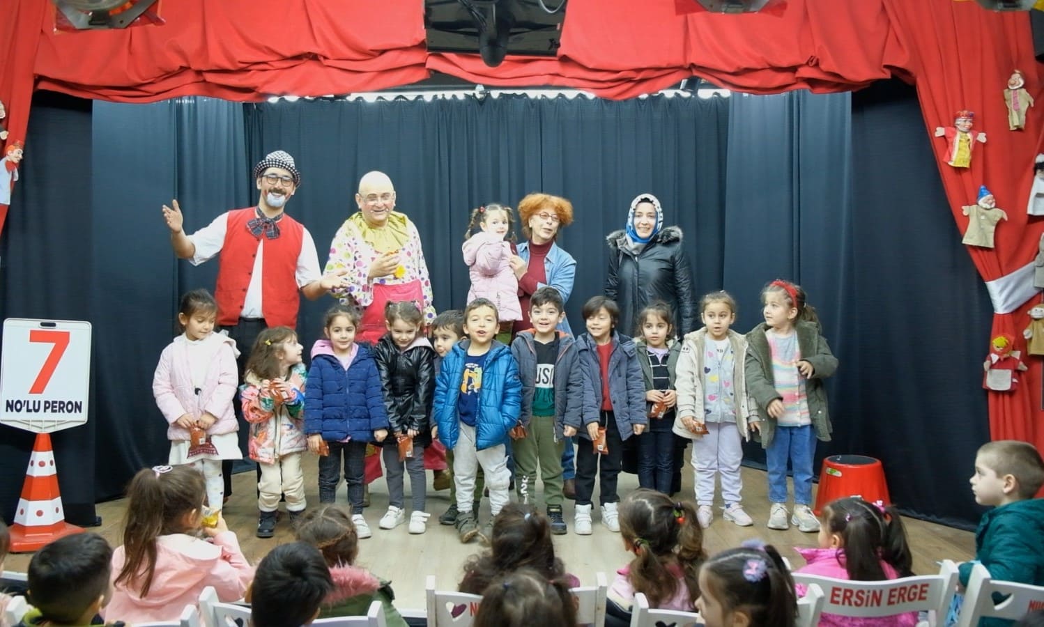 CANİK’TE MİNİKLERİN TİYATRO SEVİNCİ